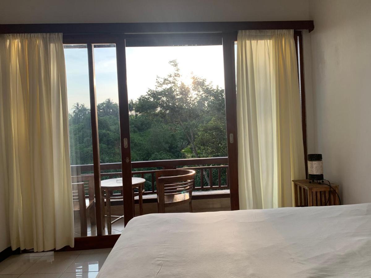 Villa D'tepi House *