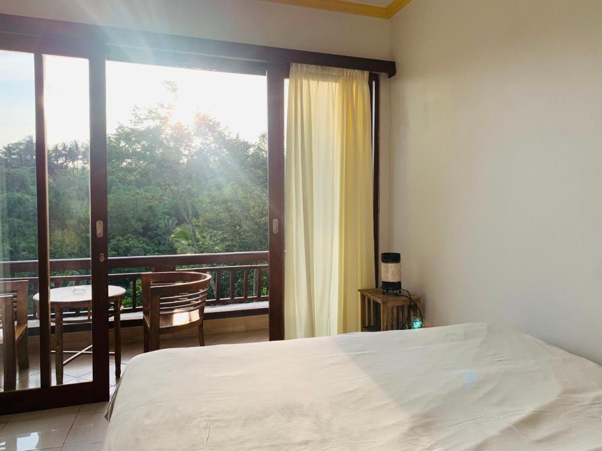 Villa D'tepi House