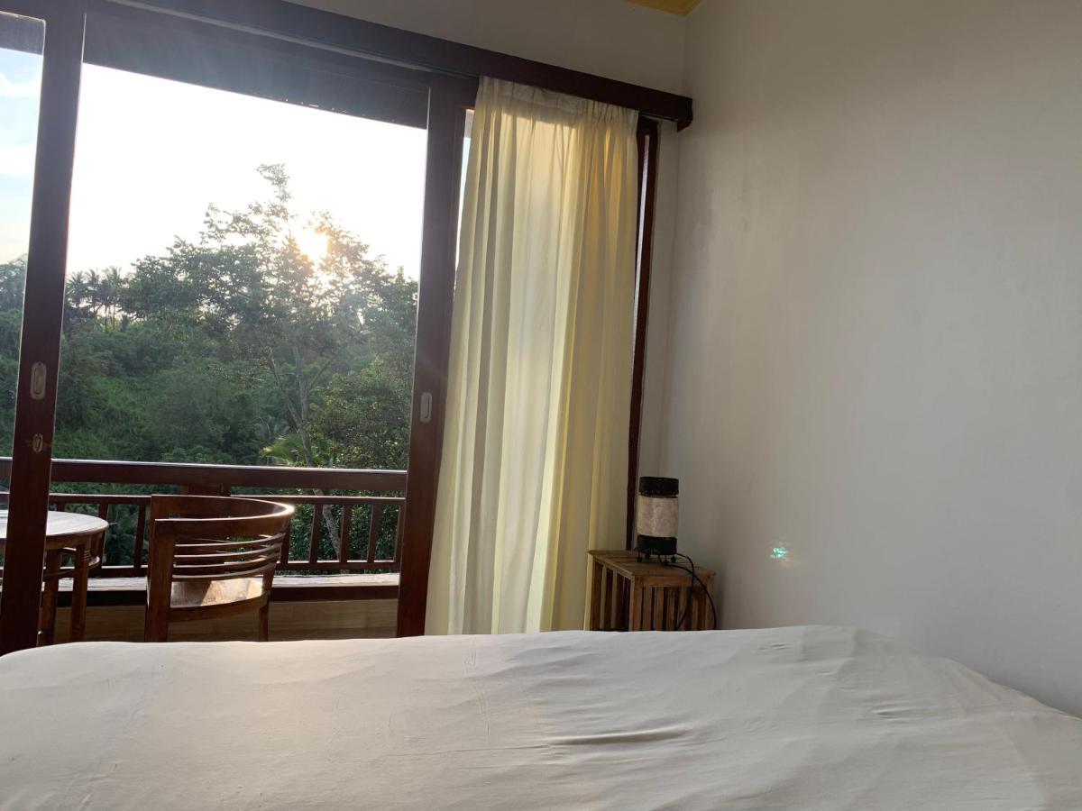 Villa D'tepi House *
