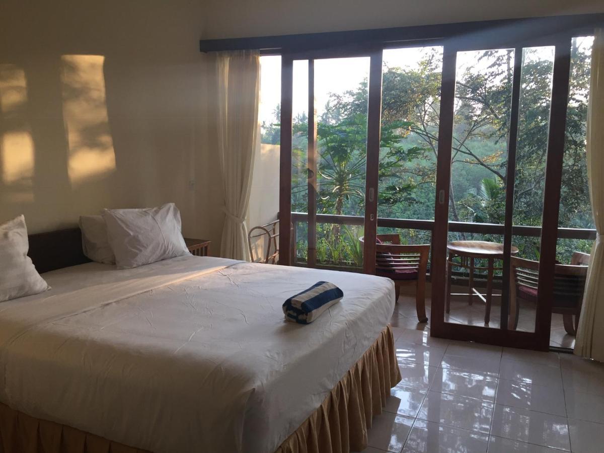 Villa D'tepi House *