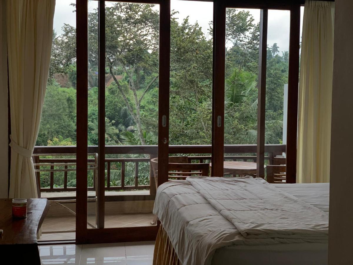 Villa D'tepi House
